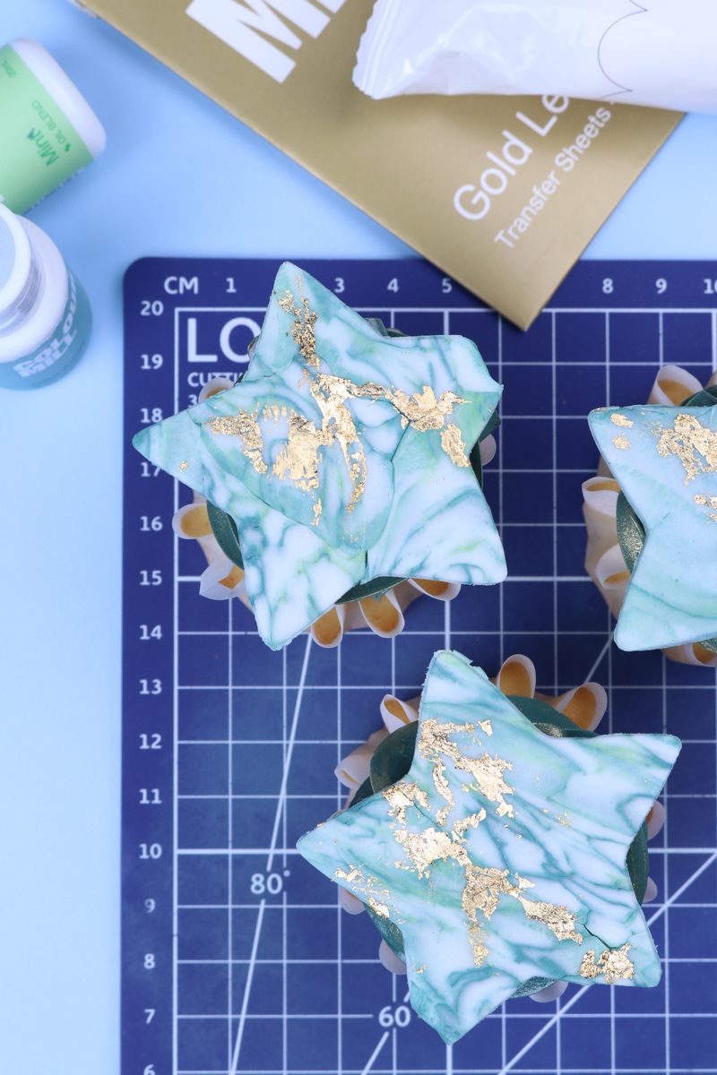 Gold leaf by colour mill on star shaped cookies