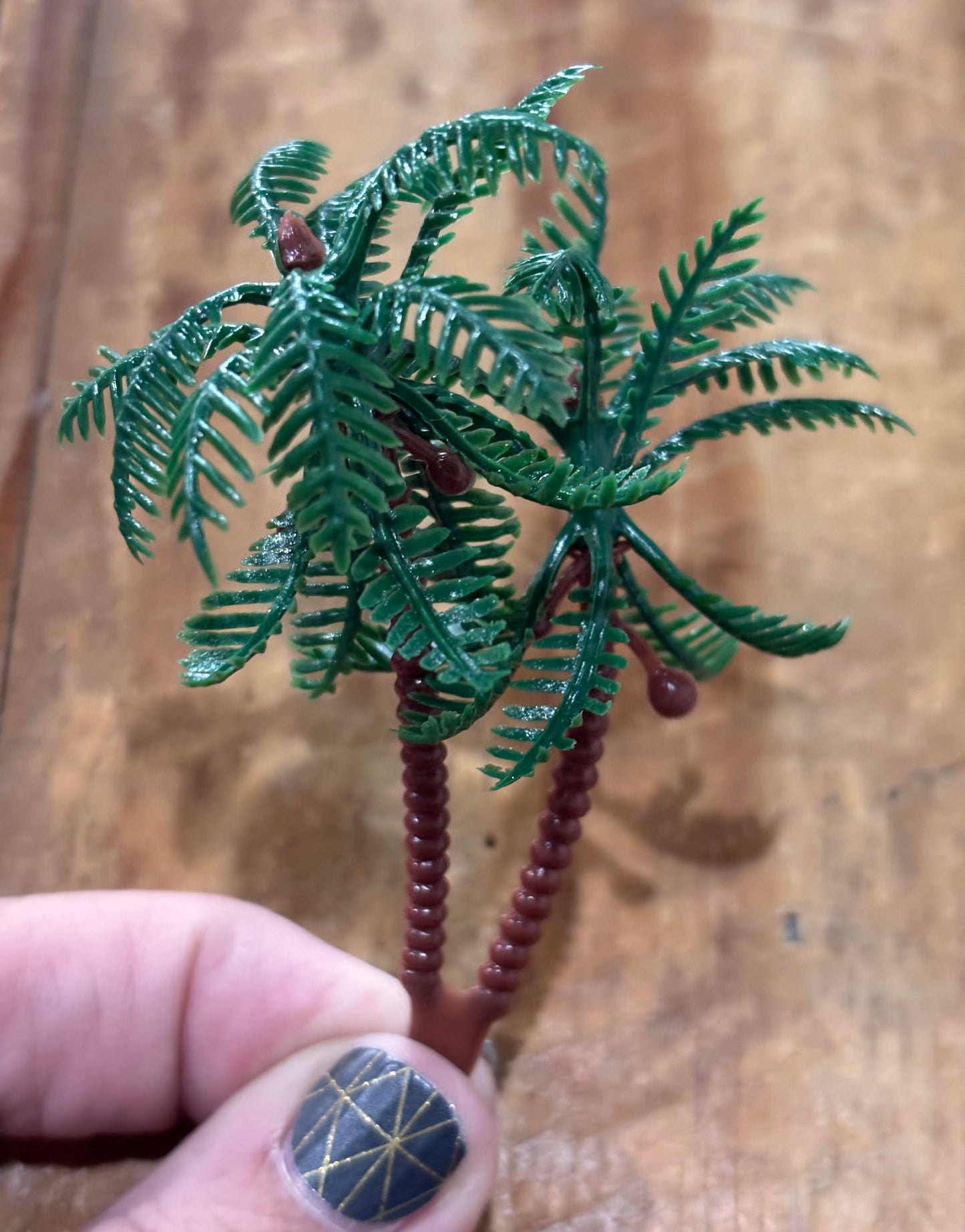 Plastic palm tree cake topper