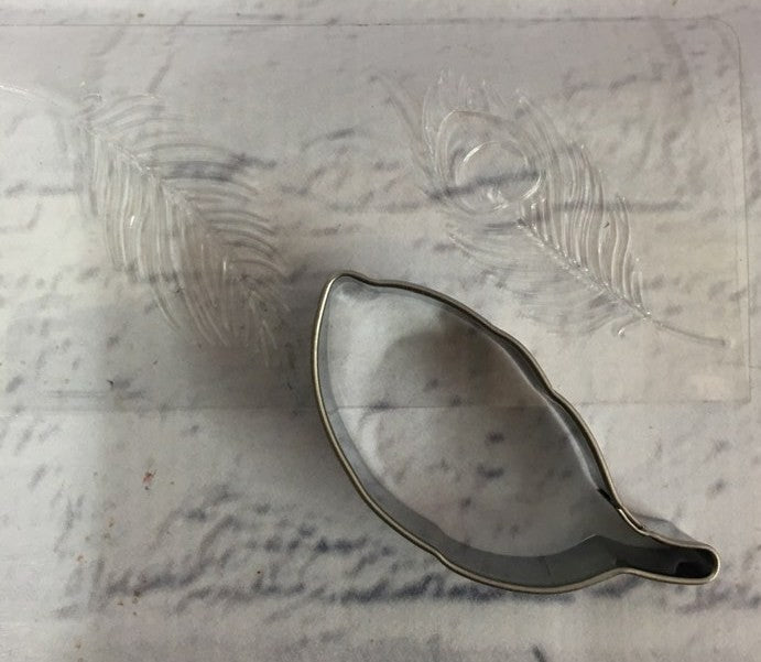Mini feather cutter with feather and peacock impression mat