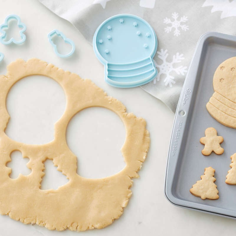 Christmas Winter Snow globe Cookie Decorating Kit 12 Piece set