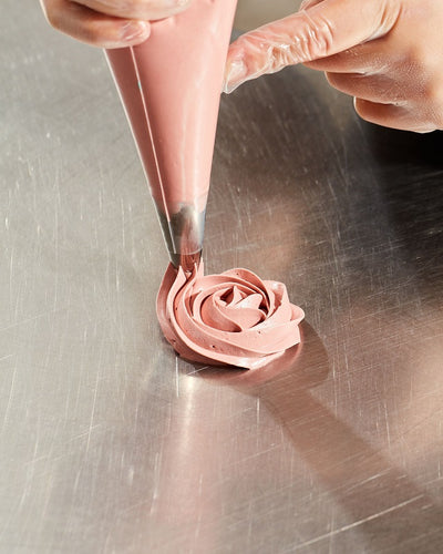 Piped icing design created using 1M piping tip nozzle by Colour Mill