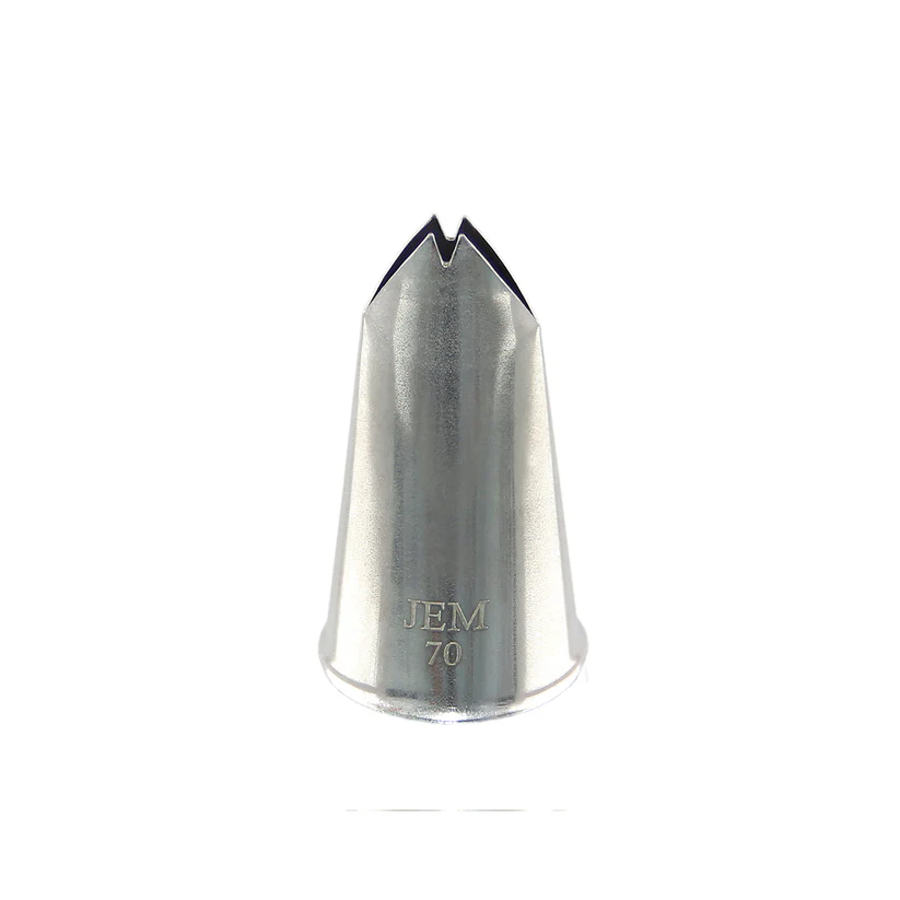 Jem tip 70 leaf piping nozzle. White background