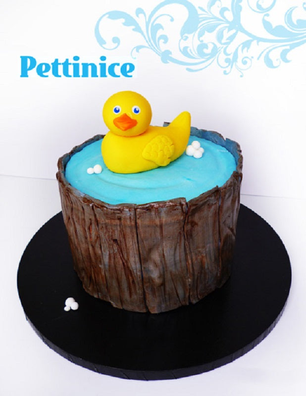 example of cake with blue water and yellow duck