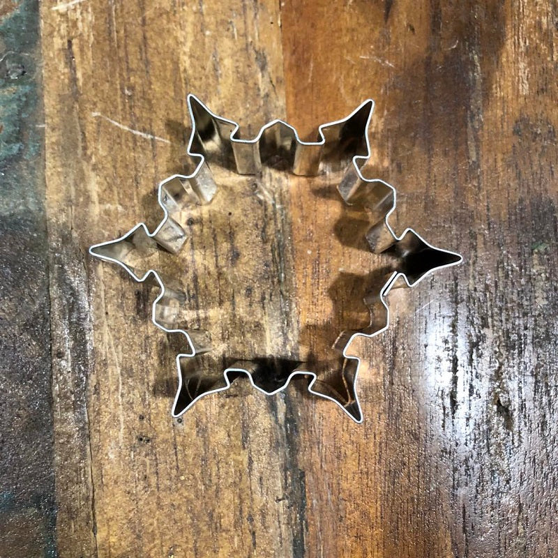 Detailed Snowflake cookie cutter medium - Kiwicakes