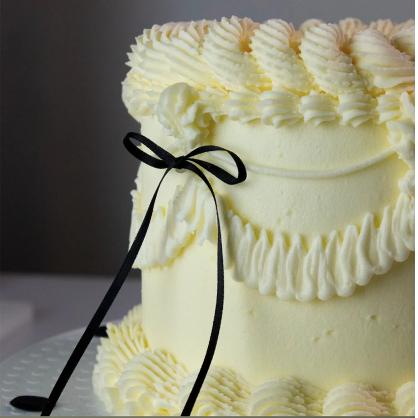 Ribbon bow toppers for Vintage style cakes 8 pack Black