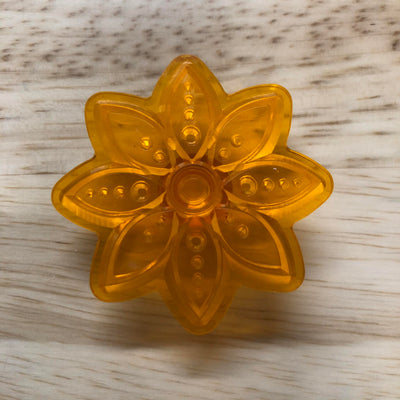 Fantasy flower cutter with embossing feature by Jem Pointed petal daisy