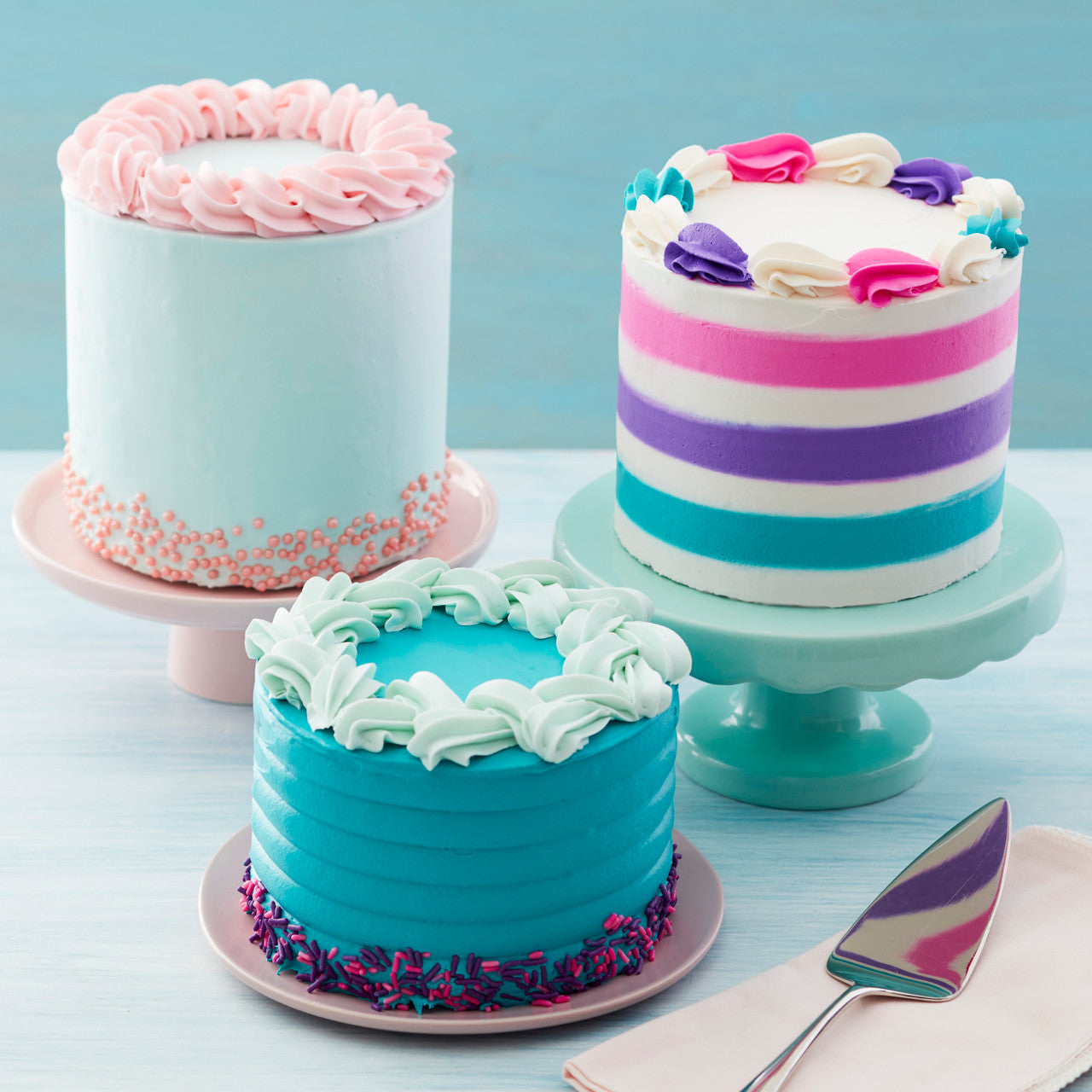 cakes decorated using tip 1M