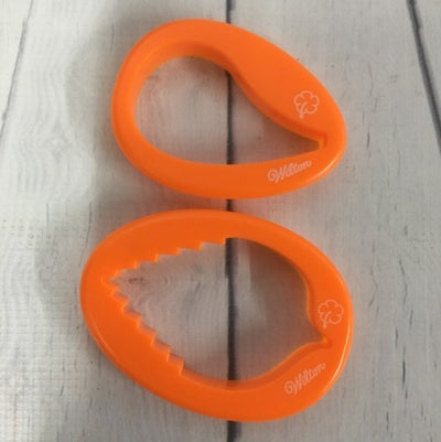 Hibiscus flower petal and leaf cutter set Wilton