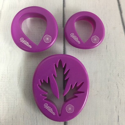 Ranunculus Flower petals and leaf cutters set Wilton