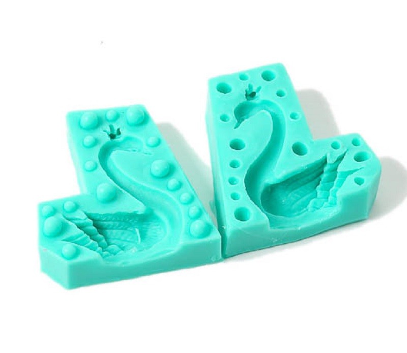 3d swan with crown silicone mould