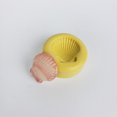 Small seashell silicone mould for isomalt by Simi Cakes