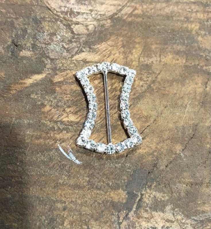 Small curved diamante diamond buckle sold singly